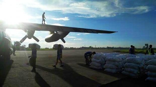 Relief supplies for Marawi being loaded into PAF plane - 8 Jun 2017
