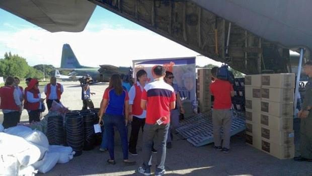 Relief supplies for Marawi being loaded into PAF plane B - 8 Jun 2017