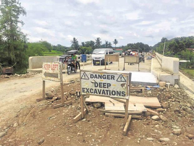 The Lukban bridge in Diffun town in Quirino province is undergoing rehabilitation but residents say poor traffic management in the area may lead to accidents. —MELVIN GASCON 
