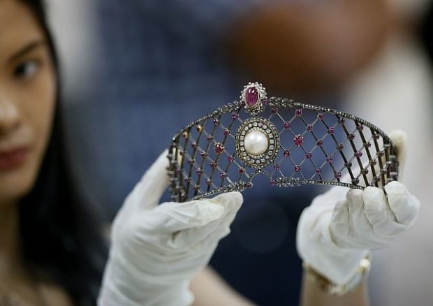 Sale of Marcos jewelry awaiting Duterte’s formal order to PCGG