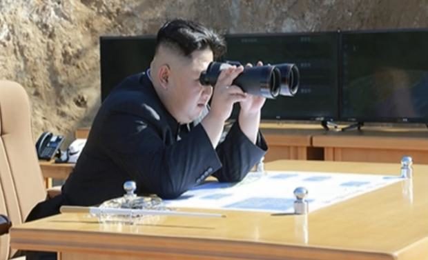 Kim Jong Un using binoculars - 4 July 2017
