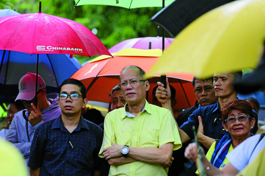 DEATH ANNIVERSARY Former President Benigno Aquino III attends aMass commemorating the 34th death anniversary of his father and democracy icon, Ninoy, at Manila Memorial Park in Parañaque City. —JOAN BONDOC