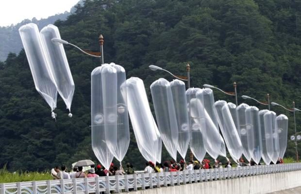 South Korea progpaganda balloons - 29 July 2010