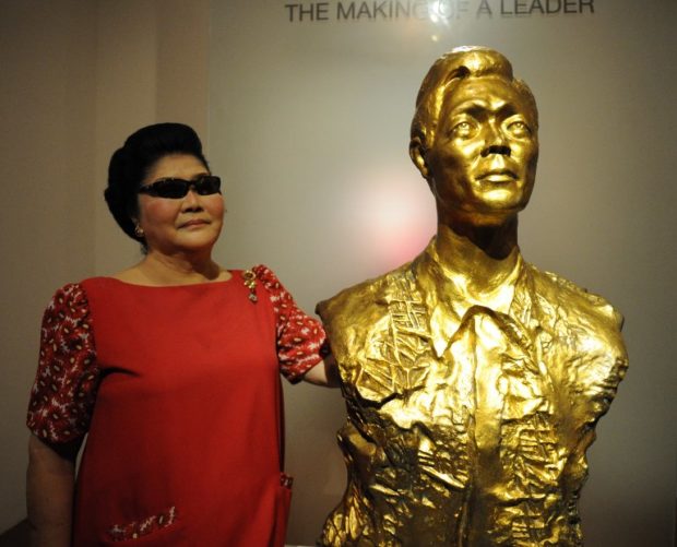 Imelda Marcos with bust of Ferdinand Marcos