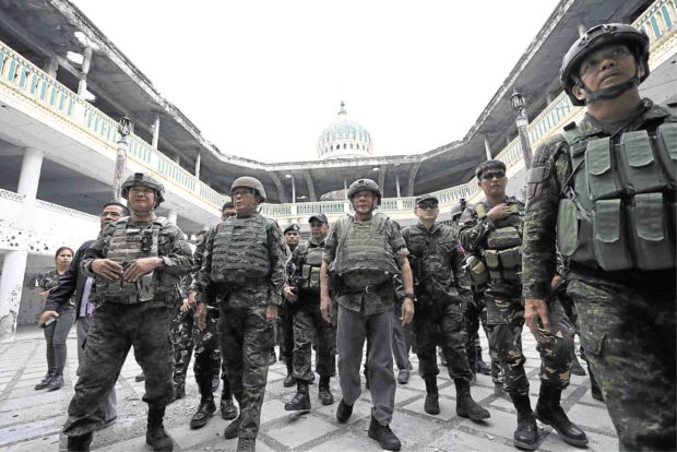 President Duterte and military officials inspect the Grand Islamic Mosque in Marawi City, which government troops recovered from militants. —MALACAÑANG PHOTO
