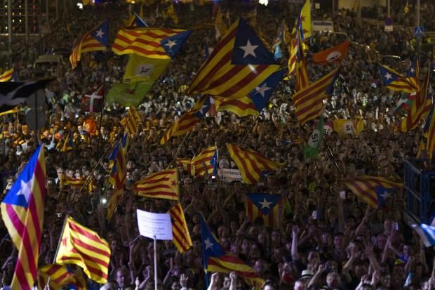 Crowd waving Catalonia independence flags - 29 Sept 2017