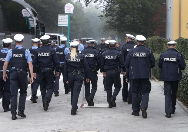 Frankfurt police in evacuation due to WW2 bomb - 3 Sept 2017