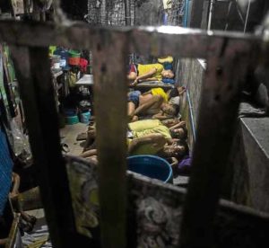 OVERCROWDED Inmates awaiting the outcome of illegal drug charges filed against them are detained in the overcrowded Quezon City jail in this photo taken on July 27, 2017. —AFP