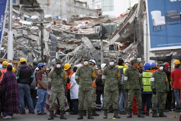 Rescuers evacuate building during new quake in Mexico - 23 Sept 2017