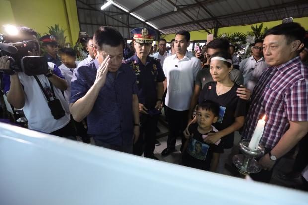 Rodrigo Duterte salutes Junior Hilario - Caloocan - 18 Sept 2017
