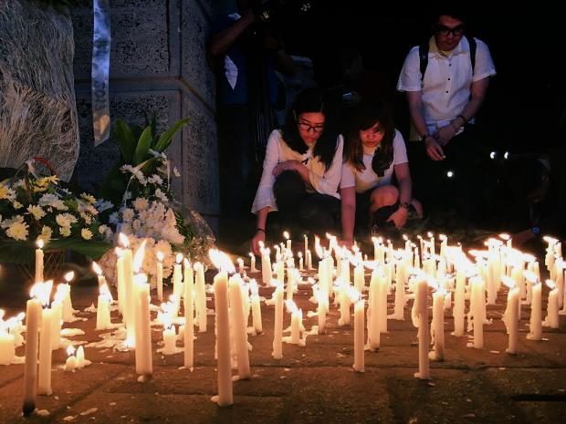 UST students light candles for Horacio Castillo III - 18 Sept 2017