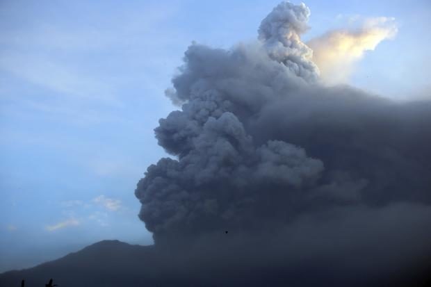 Mount Agung erupting - 26 Nov 2017