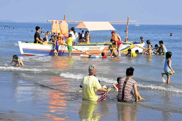 Vacationers are drawn to Lingayen beach every weekend, but threats lurk in the waters like the deadly box jellyfish. WILLIE LOMIBAO