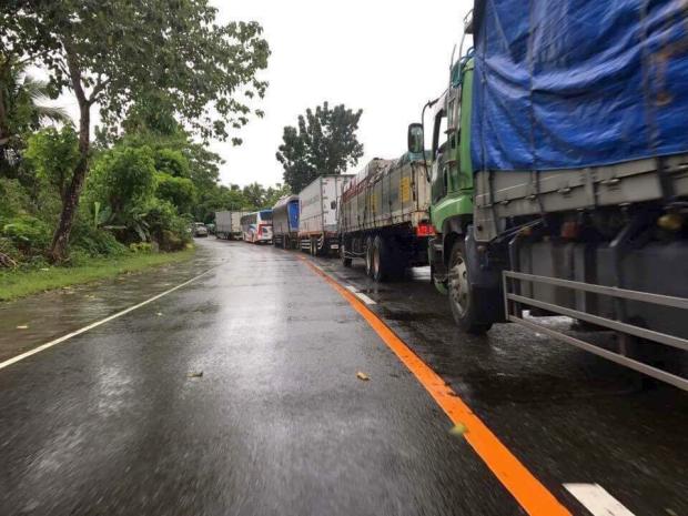 Camarines Sur stalled trucks