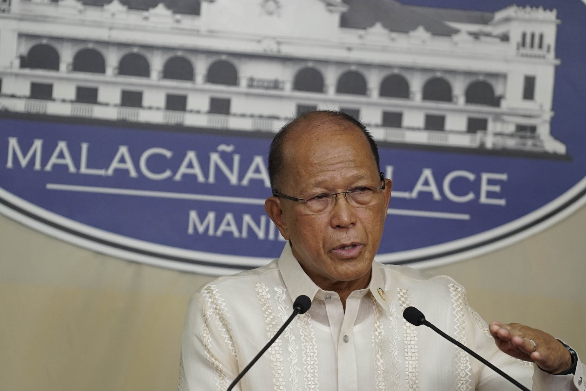 Defense Secretary Delfin Lorenzana announces during a press briefing in MalacaÒang on†June 1, 2017 that an investigation is ongoing on an air strike in Marawi City, which resulted to the death of 10 government troops and wounding of seven. PRESIDENTIAL PHOTO
