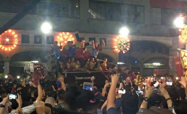 Black Nazarene being pulled into Quiapo Church - 10 Jan 2018