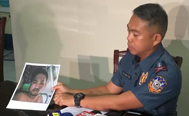 Leon Victor Rosete shows photo of suspect