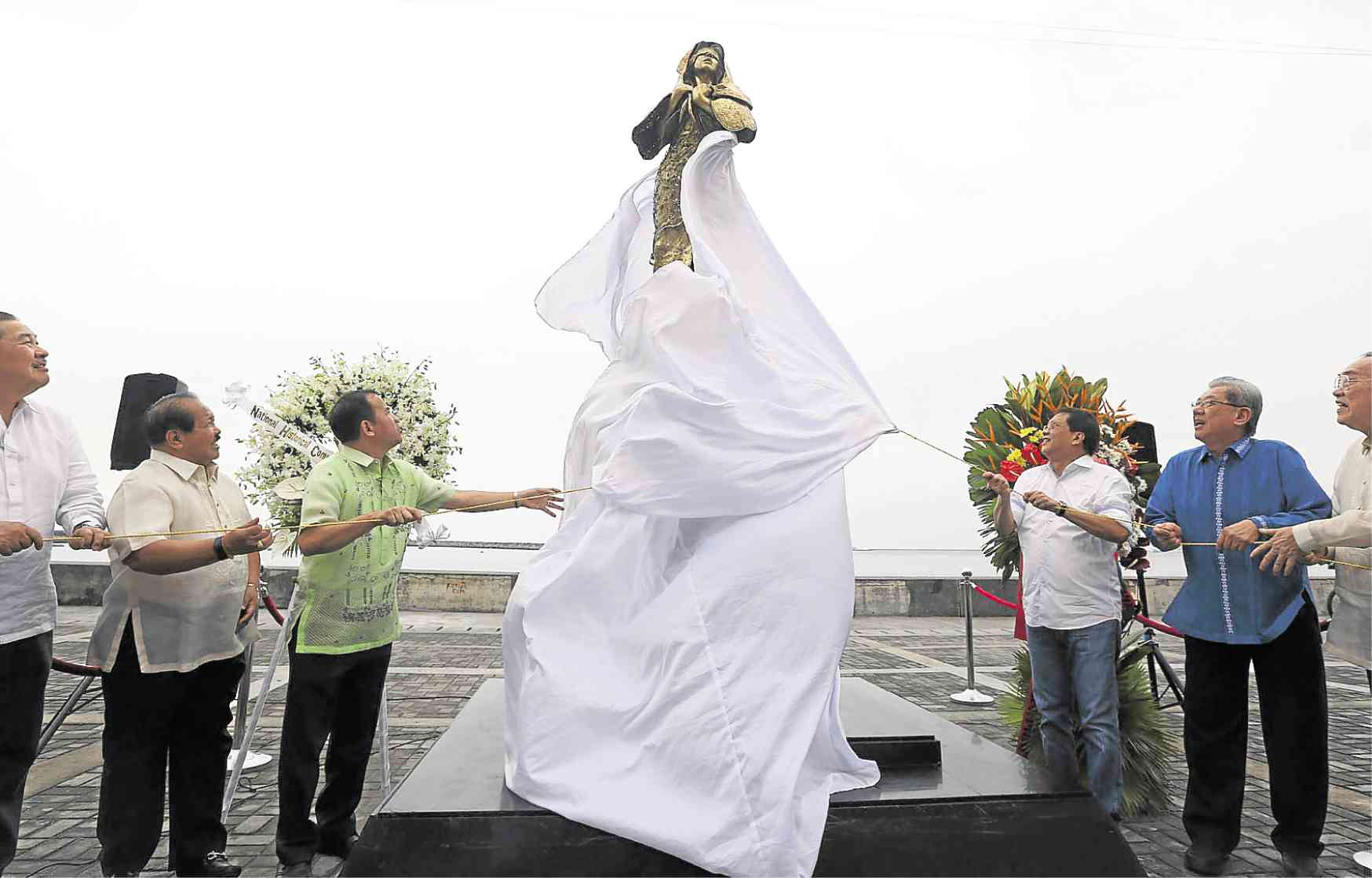 The 7-foot bronze comfort woman statue unveiled on Dec. 8 on Roxas Boulevard sent Japanese embassy officials inquiring at Manila City Hall and the Department of Foreign Affairs seeking an explanation from local officials. —MARIANNE BERMUDEZ
