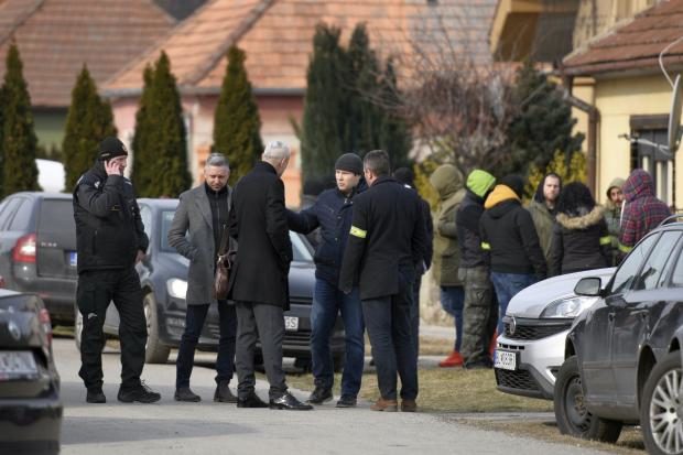 Cops outside house of Jan Kuciak - 26 Feb 2018