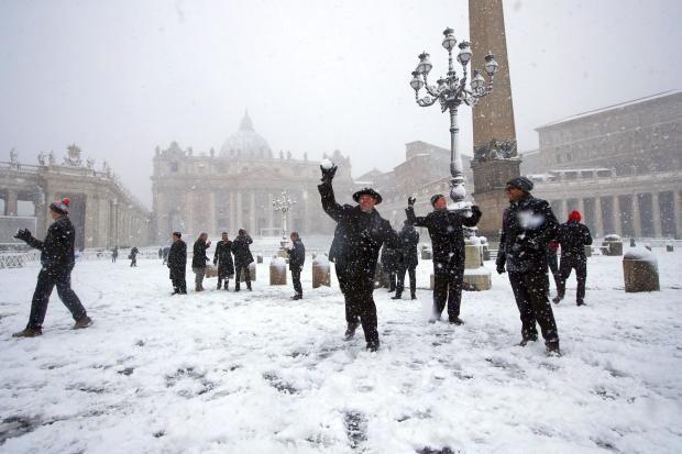 Snowball thrower in St. Peter's Square - 26 Feb 2018