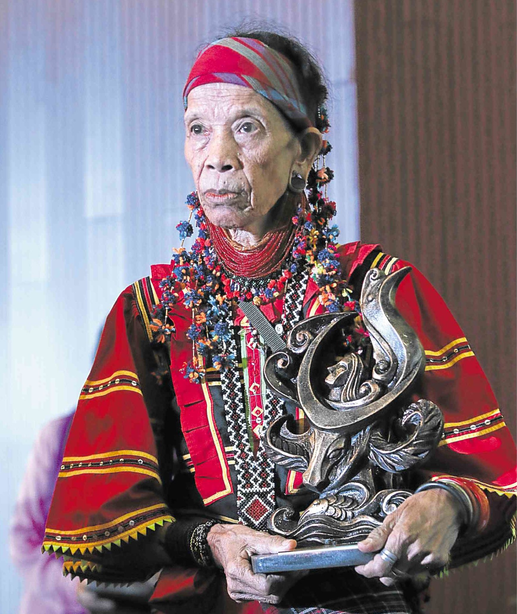 ‘Lumad’ Woman Warrior Hailed As Hero For Environment | Inquirer News