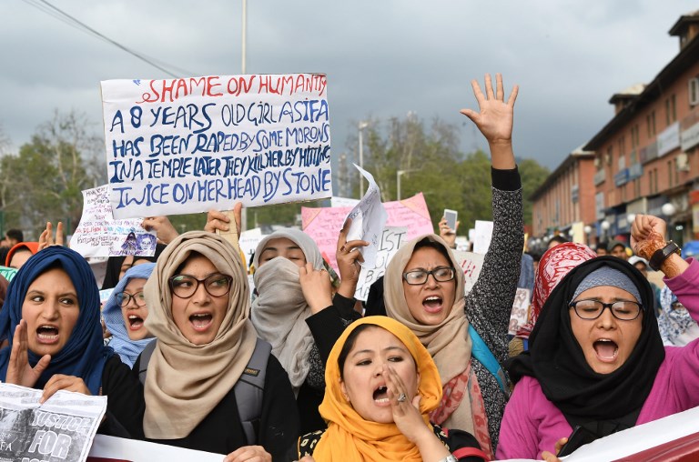 (FILES) In this file photo taken on April 16, 2018, students of the All Ladakh Association of Kashmir hold placards and shout slogans in Srinagar during a protest calling for justice following the recent rape and murder case of an eight-year-old girl in the Indian state of Jammu and Kashmir. The internet is cut for hours on end in Jammu as authorities try to halt protests that have grown in the Kashmir winter capital since the rape-murder of an eight year old girl opened a new front in India's Hindu-Muslim divide. With near daily protests held across the country over the brutal killing, Jammu police say the digital clampdown is to halt the spread of "rumours" that inflame tensions.  / AFP PHOTO / TAUSEEF MUSTAFA / To go with INDIA-CRIME-WOMEN-RAPE-POLITICS,FOCUS by Alexandre MARCHAND
