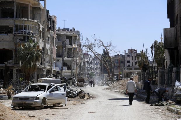 Syrian walking in Douma rubble