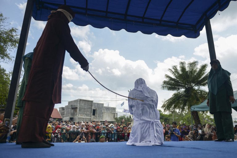 Amorous Couples Sex Workers Whipped In Indonesias Aceh Inquirer News