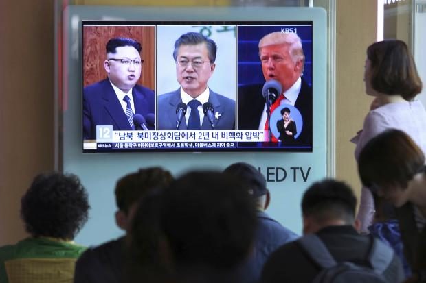 On TV Donald Trump, Kim Jung Un, Moon Jae In