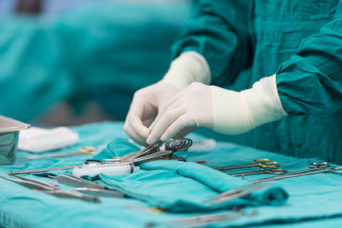 Doctor accidentally performs leg surgery on wrong patient | Inquirer News