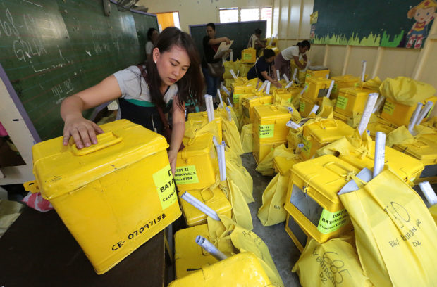 Palace rejects call to postpone 2022 elections