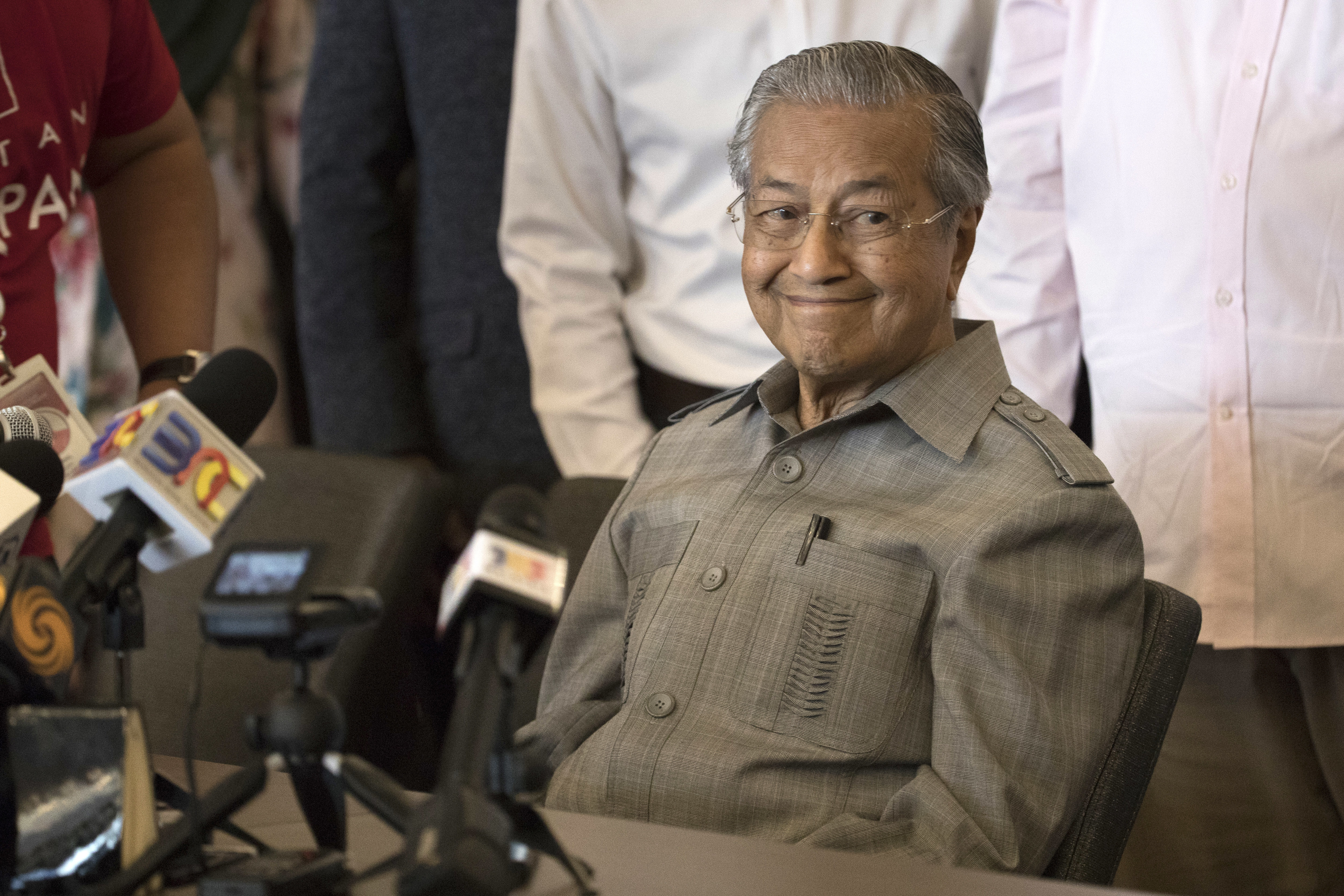 Mahathir Mohamad smiles during a press conference in Kuala Lumpur, Malaysia on Thursday, May 10, 2018. Mahathir says he expects to be sworn in as prime minister today. (AP Photo/Adrian Hoe)