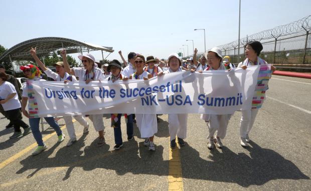 NK-US Summit supporters