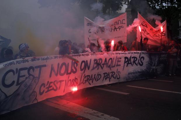 Protesters vs Emmanuel Macron