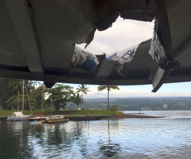 Hawaii tour boat damage