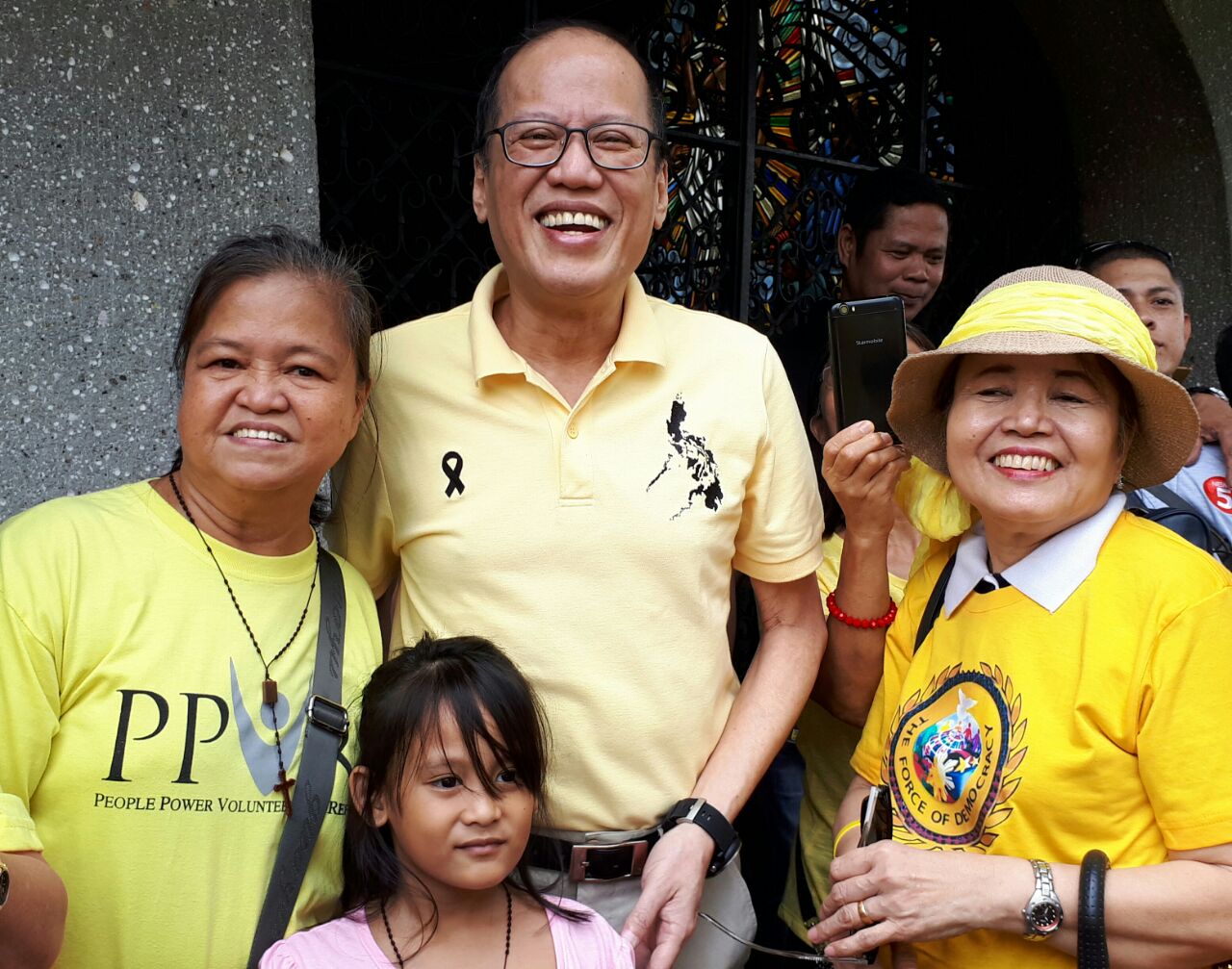 Noynoy leads 35th death anniversary rites for his father Ninoy Aquino