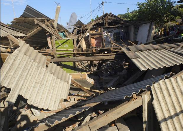 Indonesia quake - destroyed houses
