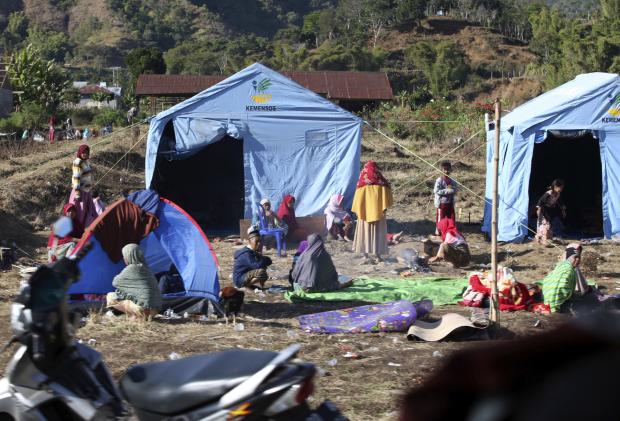 Indonesia quake - hospital tents