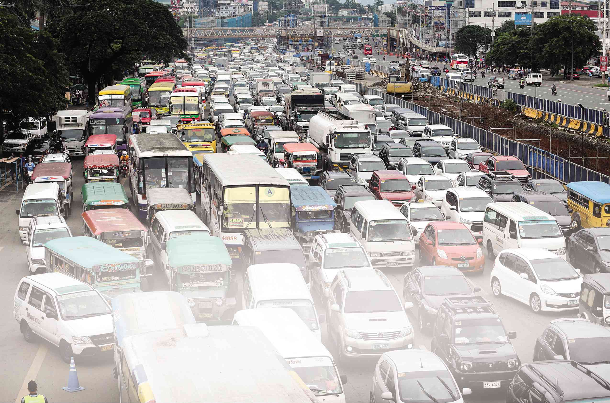 LTFRB urged to consult public, drivers on traffic policies