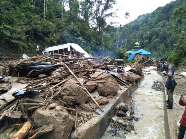At least 22 dead in Indonesia floods, landslides | Inquirer News
