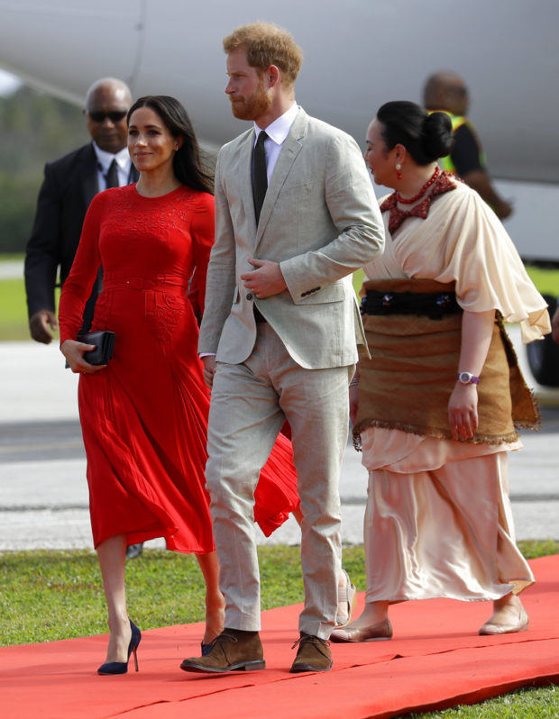 Royals Harry and Meghan arrive in Tonga on Pacific tour | Inquirer News
