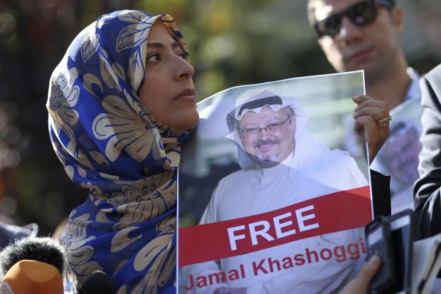 Tawakkol Karman with photo of Jamal Khashoggi