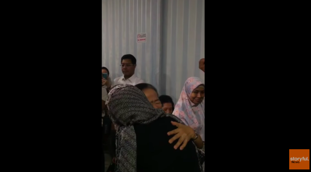 WATCH: Indonesia's finance minister meets families of Lion Air crash victims