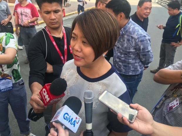 Senator Nancy Binay arrives at Comelec main office in Intramuros, Manila to file her COC for reelection as senator in the 2019 midterm polls. (Photo by Faye Orellana / INQUIRER.net)