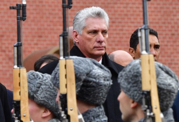 Cuban President Miguel Diaz-Canel attends a wreath laying ceremony at the Tomb of the Unknown Soldier by the Kremlin wall in Moscow on November 2, 2018. (Photo by Mladen ANTONOV / AFP POOL / AFP)