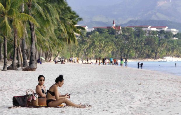 THEY’RE BACK Tourists return to Boracay after the government reopened the island in Malay town, Aklan, on Oct. 26 following a six-month rehabilitation.  —MARIANNE BERMUDEZ