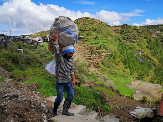 RUNNING AFOUL OF THE LAW Fertilizer dealers, who provide growers of salad vegetables with chicken manure in Benguet province, run afoul of the law, as the smell of bird droppings in their warehouses assaults the noses of residents of Trinidad and Tublay towns. —EV ESPIRITU