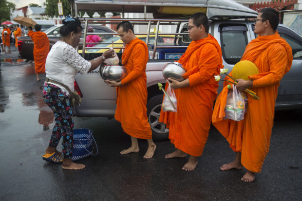 20181122 Thailand Monks Exercise