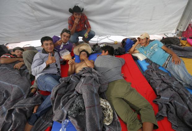 Central American migrants in Mexico shelter