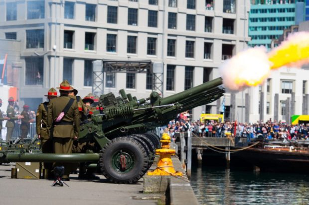 Ten New Zealand Army howitzer cannons fire during a 100-gun salute ceremony marking the 100th anniversary of the end of World War I at the Wellington Waterfront in Wellington, New Zealand, on November 11, 2018. (Photo by Marty MELVILLE / AFP)